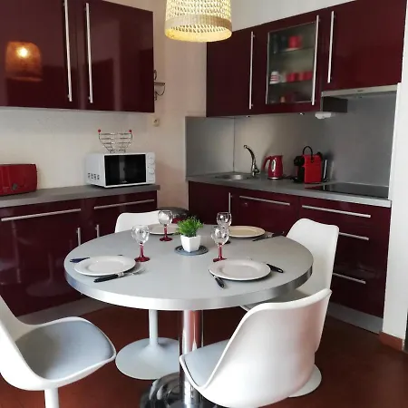 Apartment Les Marines Iii: Seaside Comfort With Garden *