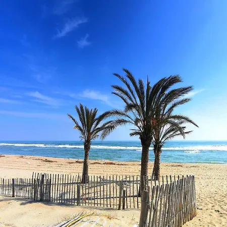 Apartment Les Marines Iii: Seaside Comfort With Garden