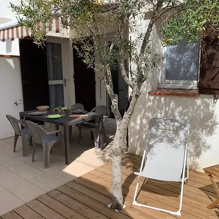 Les Marines Iii: Seaside Comfort With Garden *
